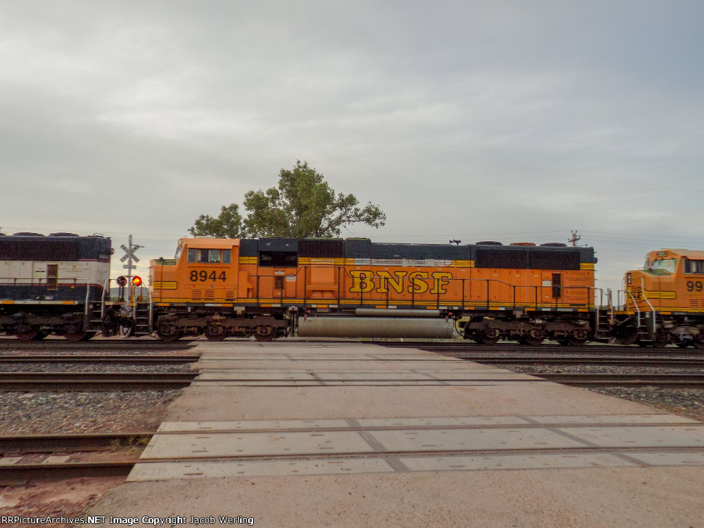 BNSF 8944